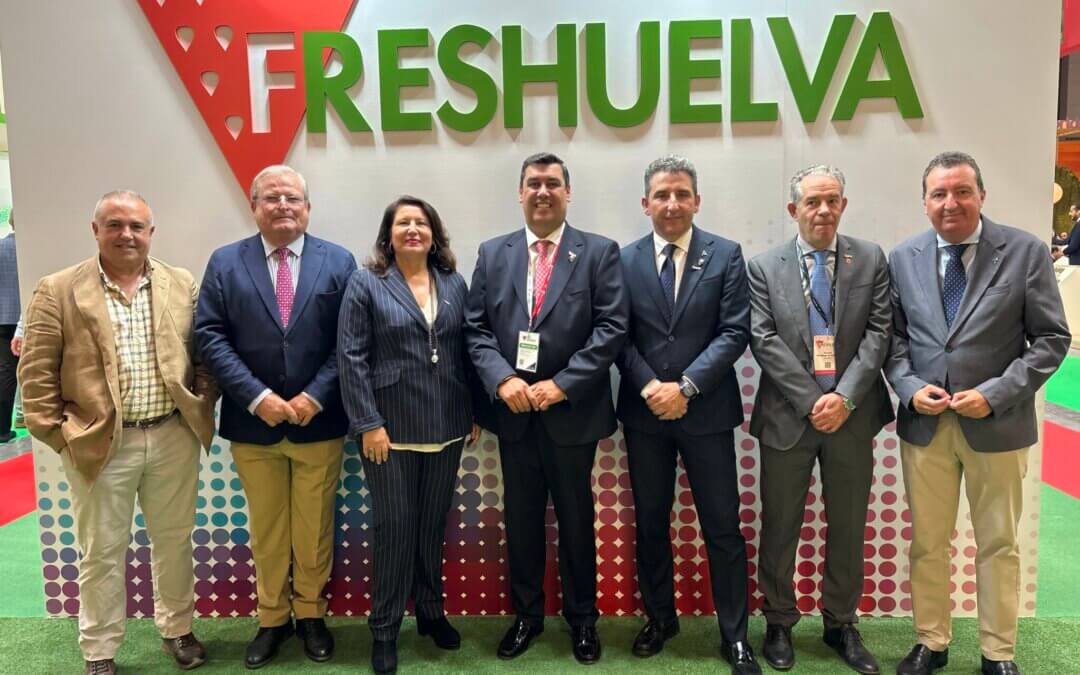 Amplio respaldo institucional en el stand de Freshuelva