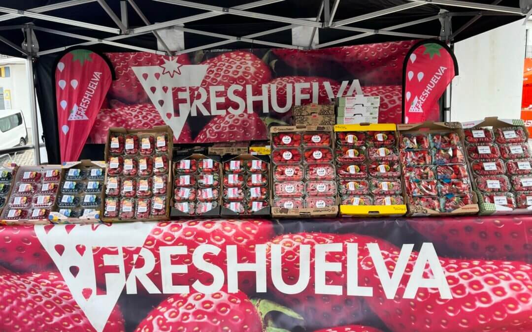 Freshuelva participa un año más en la Huelva Extrema llevando la energía natural de los frutos rojos a los deportistas