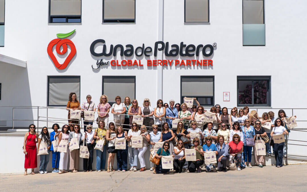 Cuna de Platero recibe la visita de 52 mujeres de la Cooperativa CASI