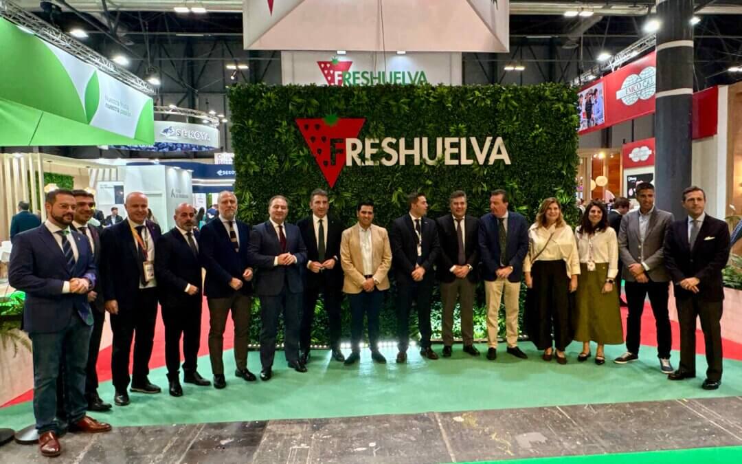 Amplio respaldo institucional al sector en el stand de Freshuelva